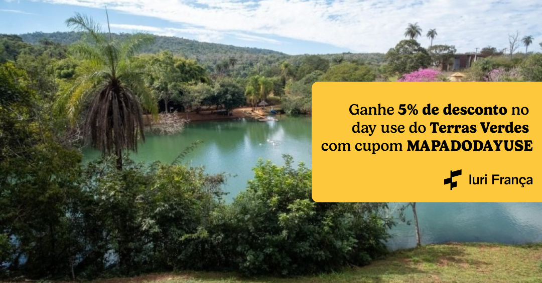 Foto de um lago. Na lateral tem um texto escrito "Ganhe 5% de desconto no day use do Terras Verdes com cupom MAPADODAYUSE"